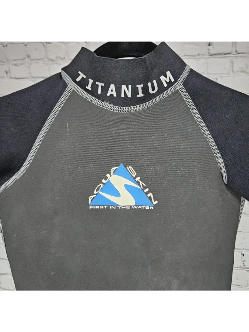 Aqua Skin Black Titanium 3.2mm US Divers Shorty Springsuit Wetsuit Youth Small S